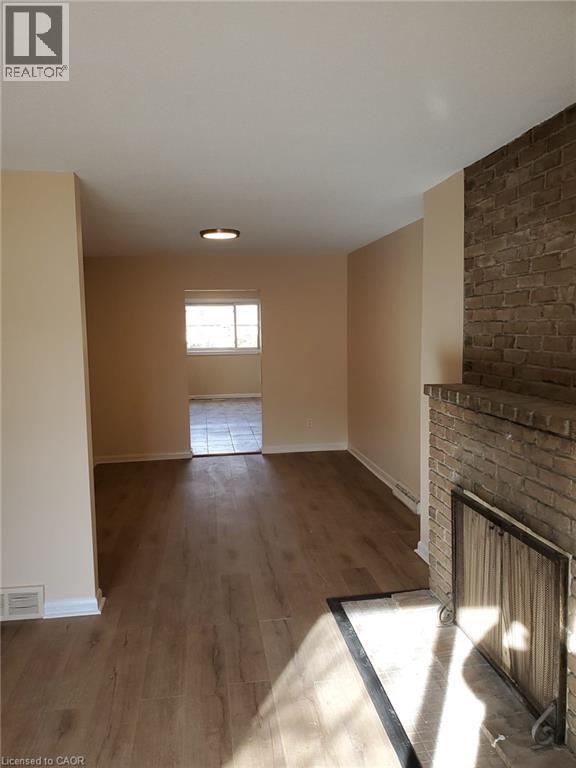 225 SHAKESPEARE Drive Unit# 9 — photo 3