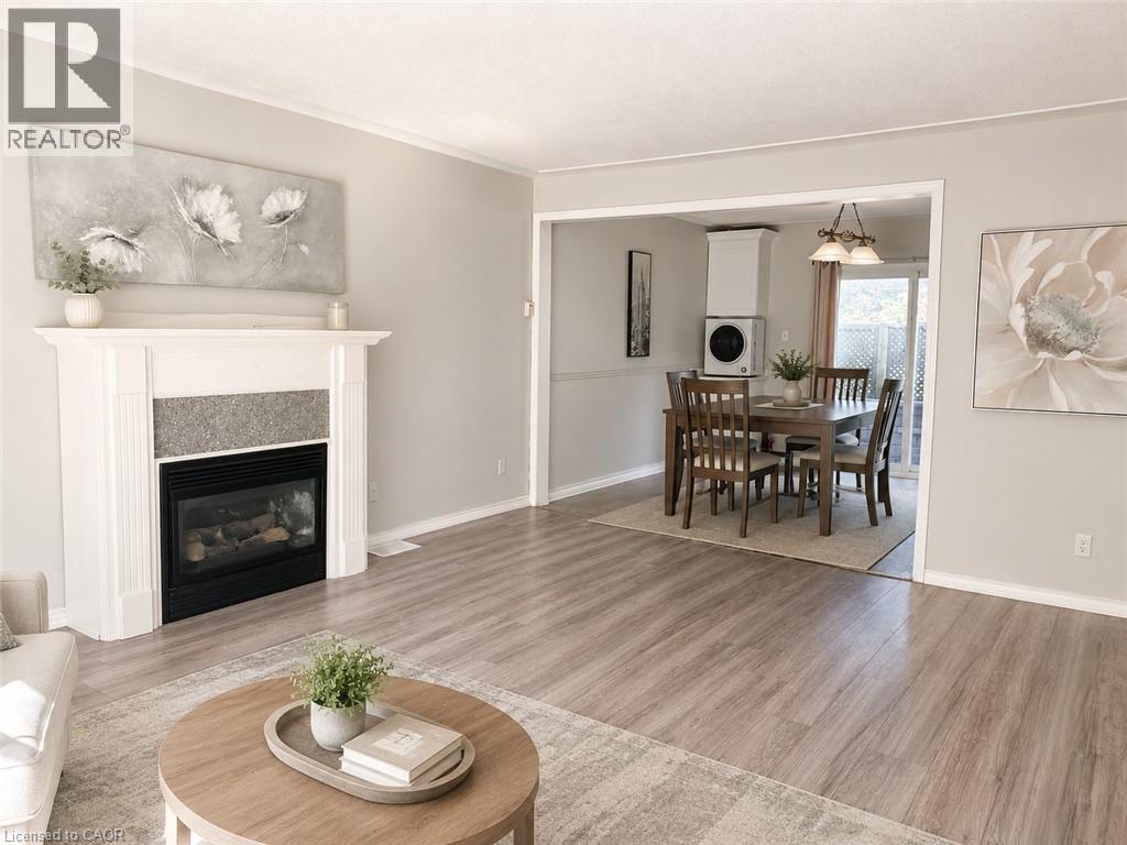 580 FOREST HILL Drive Unit# Upper — photo 2