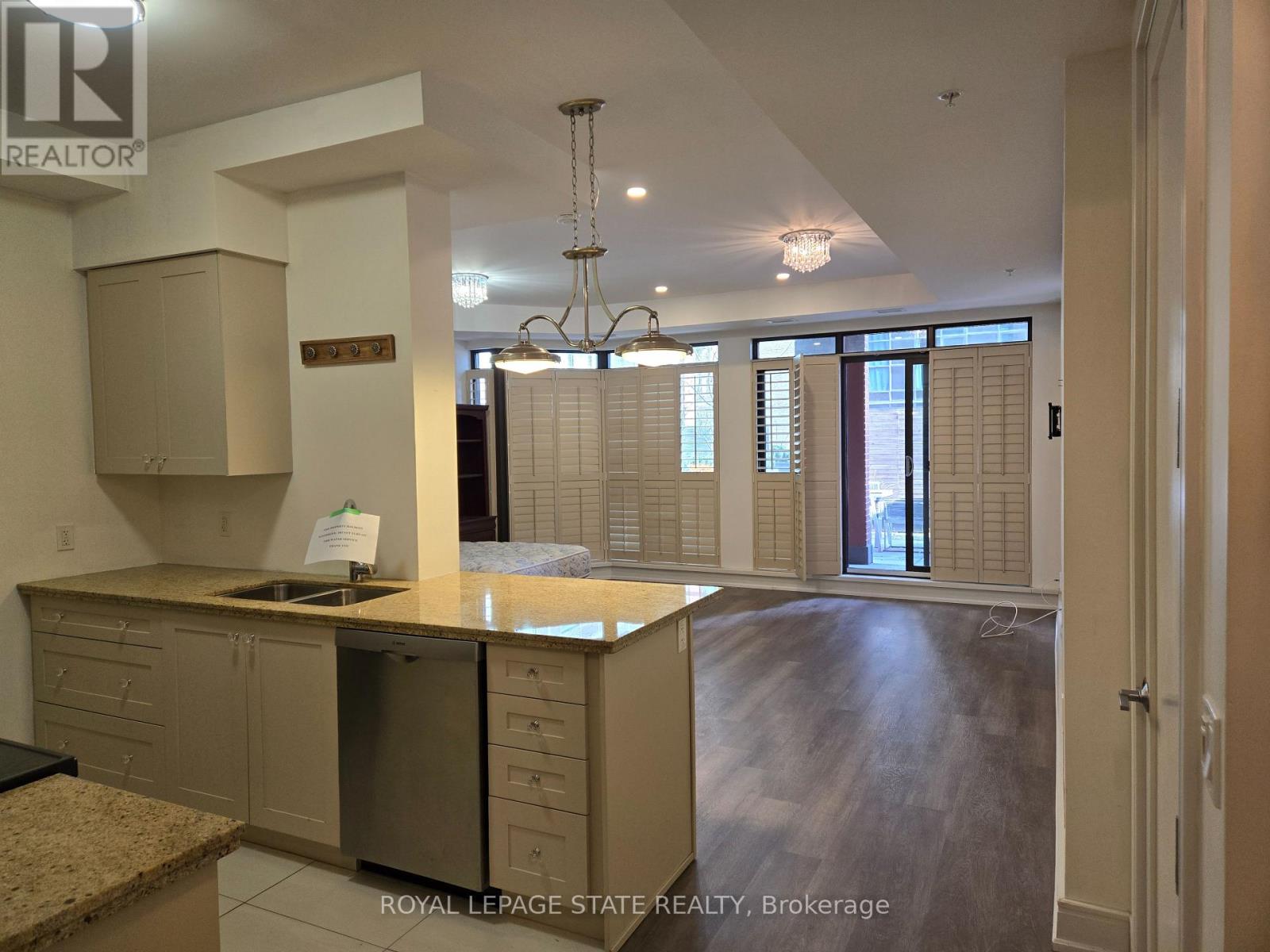#410 112 KING STREET E - 3