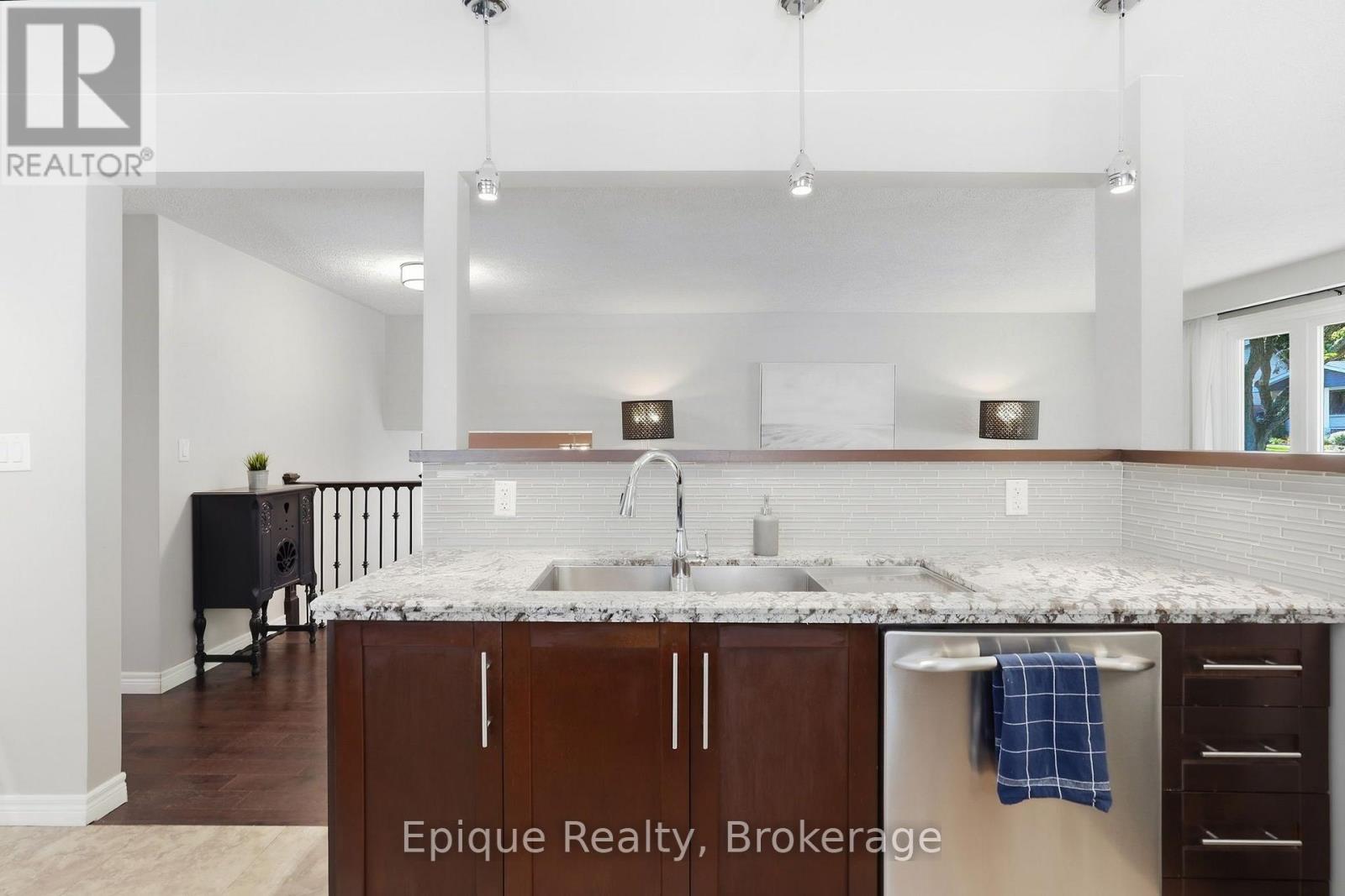 24 BRAE CREST DRIVE - 12