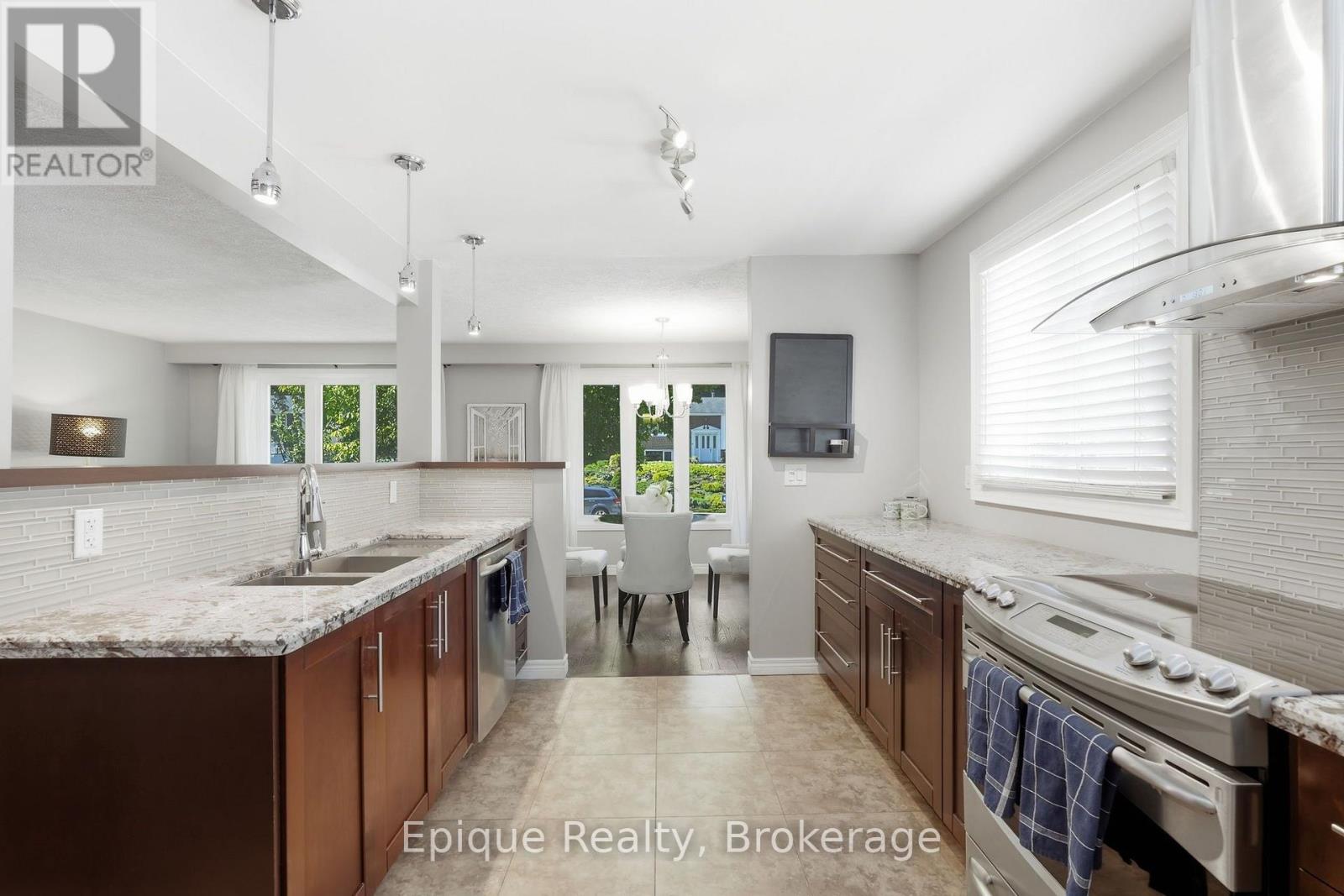 24 BRAE CREST DRIVE - 13
