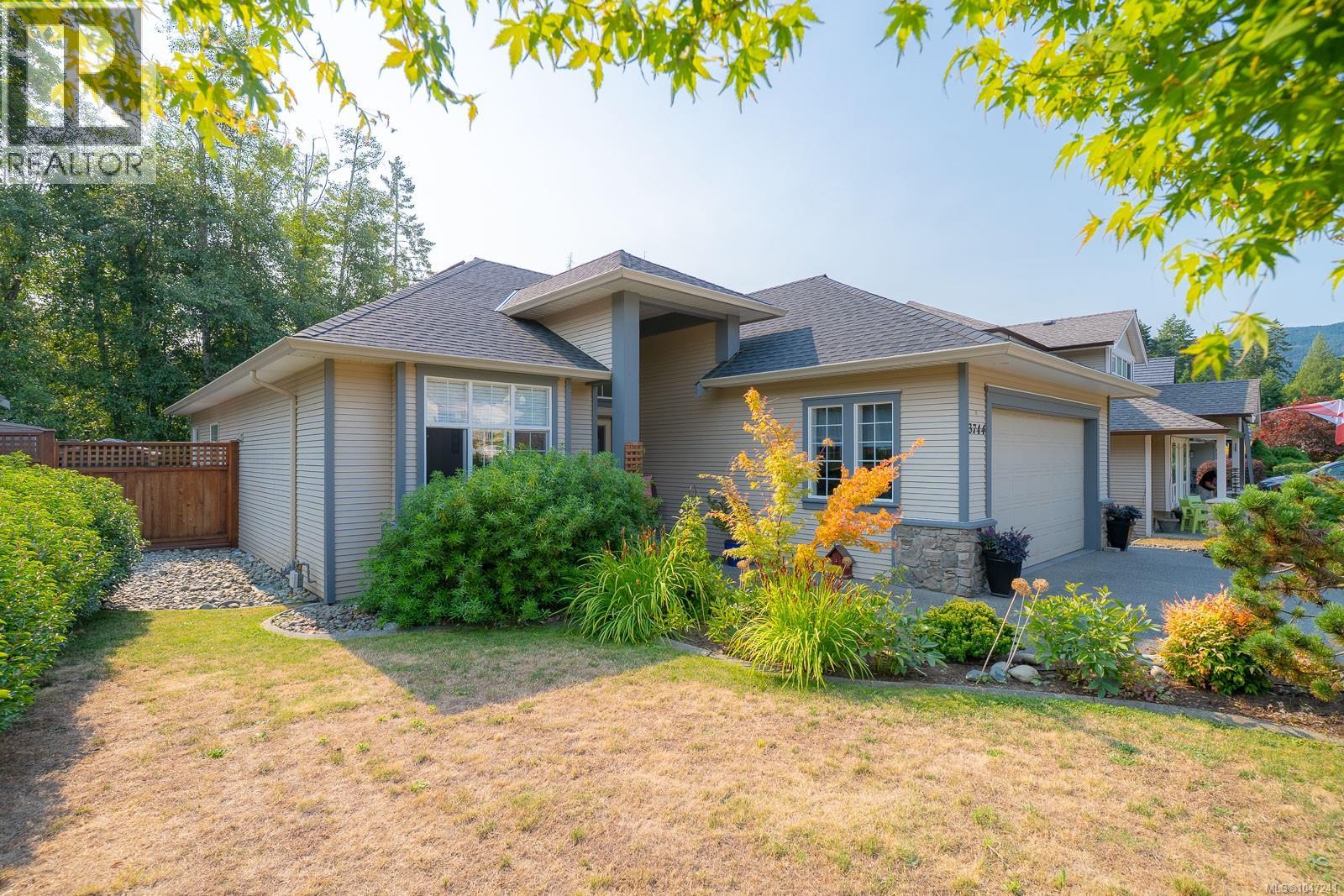 3744 Cavendish Blvd - 1