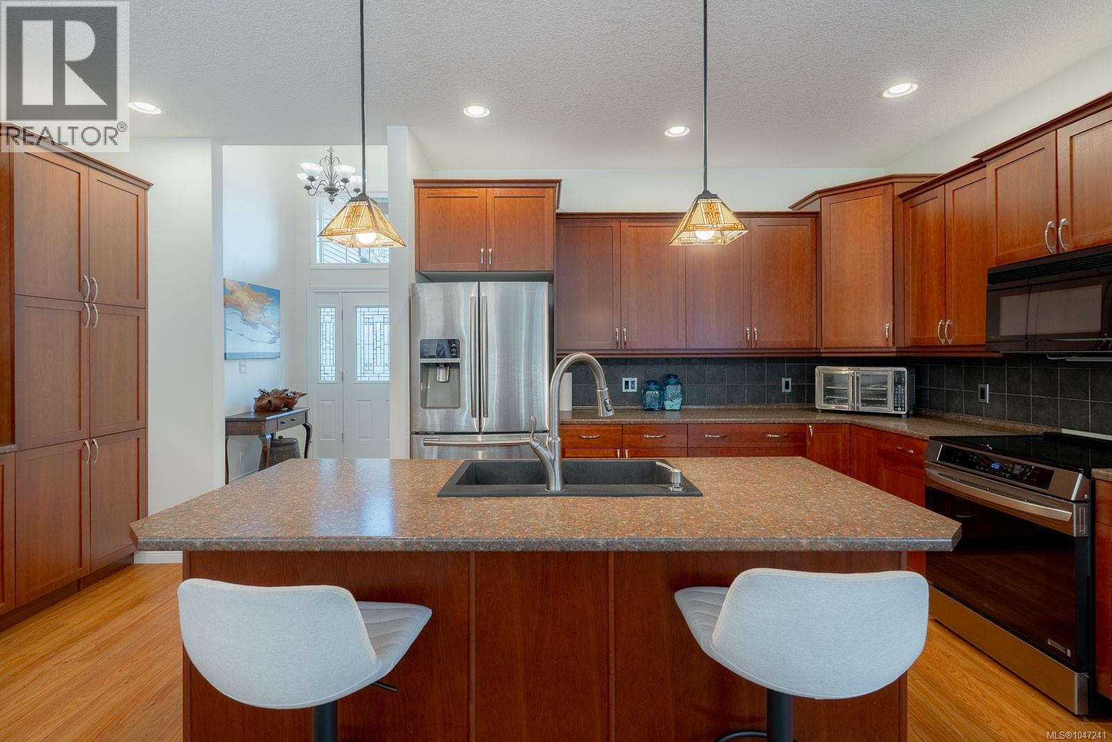 3744 Cavendish Blvd - 10