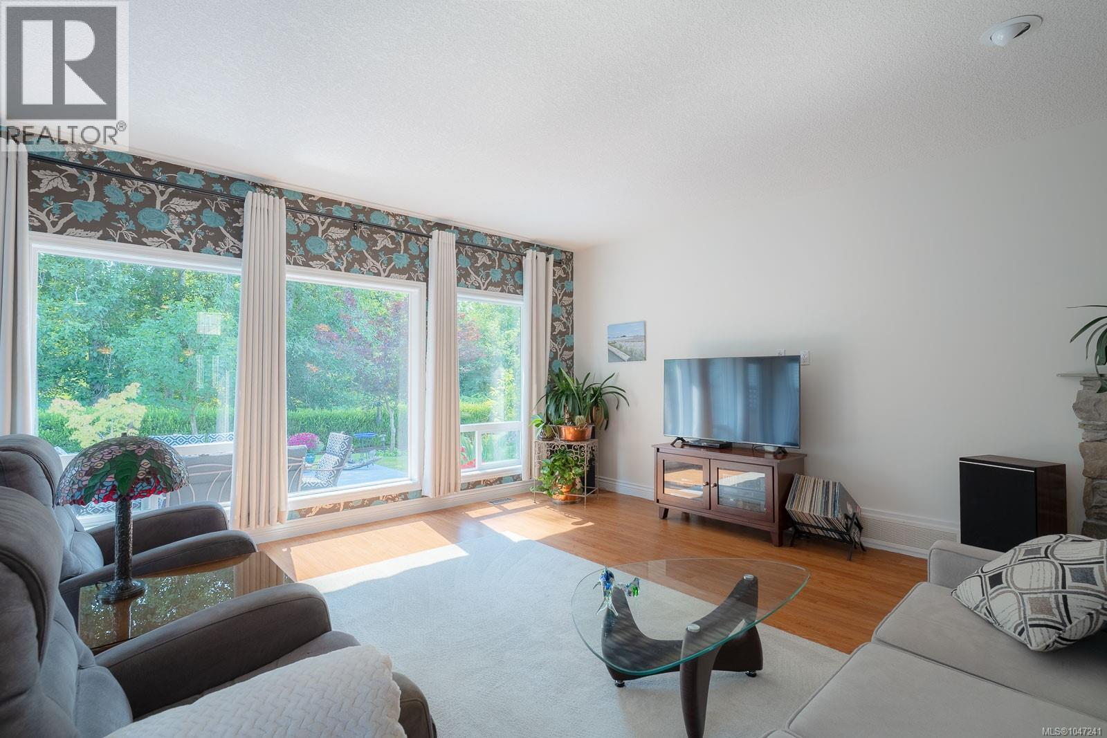 3744 Cavendish Blvd - 13