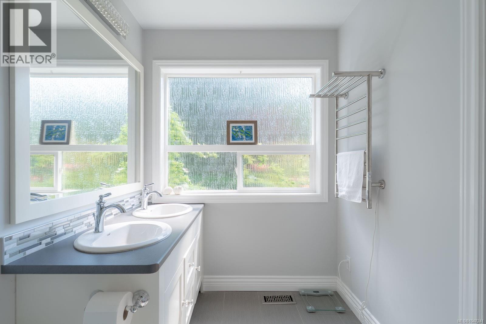 3744 Cavendish Blvd - 26