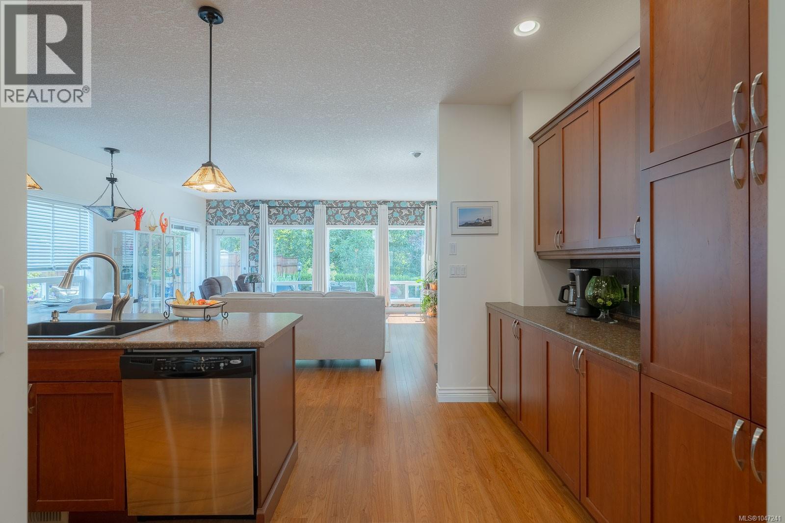 3744 Cavendish Blvd - Image 7