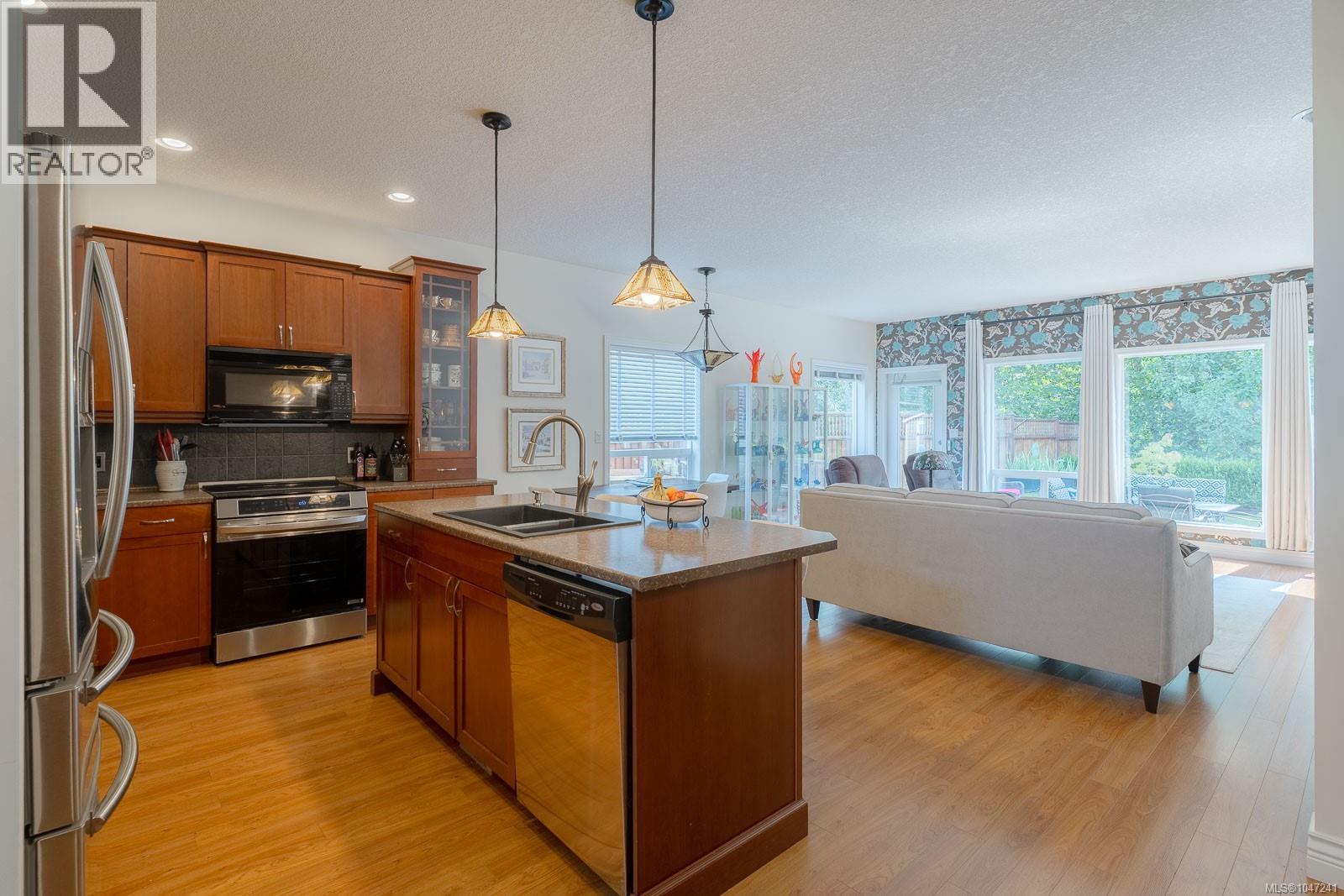 3744 Cavendish Blvd - Image 8