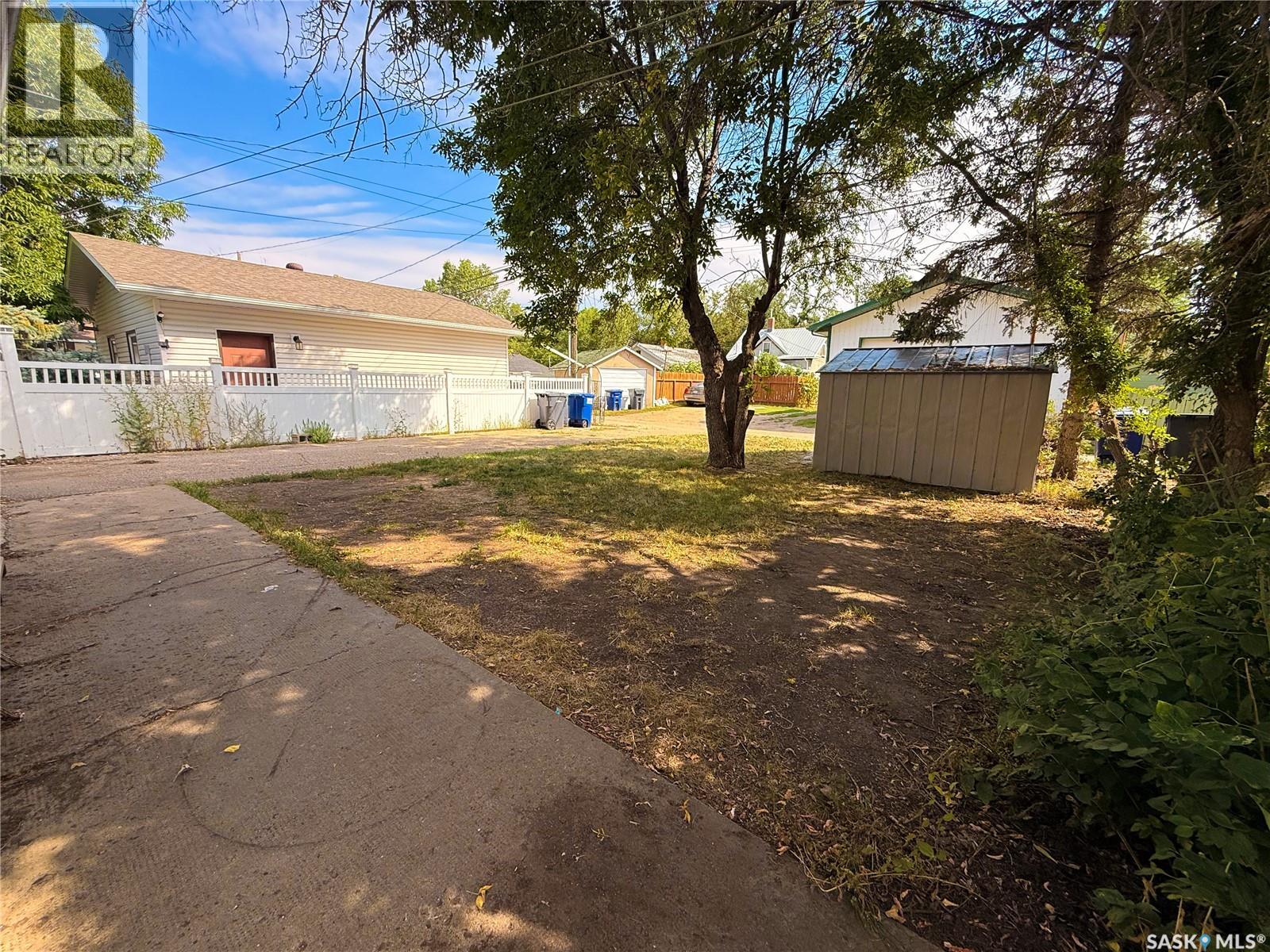 512 1st STREET W - Image 24