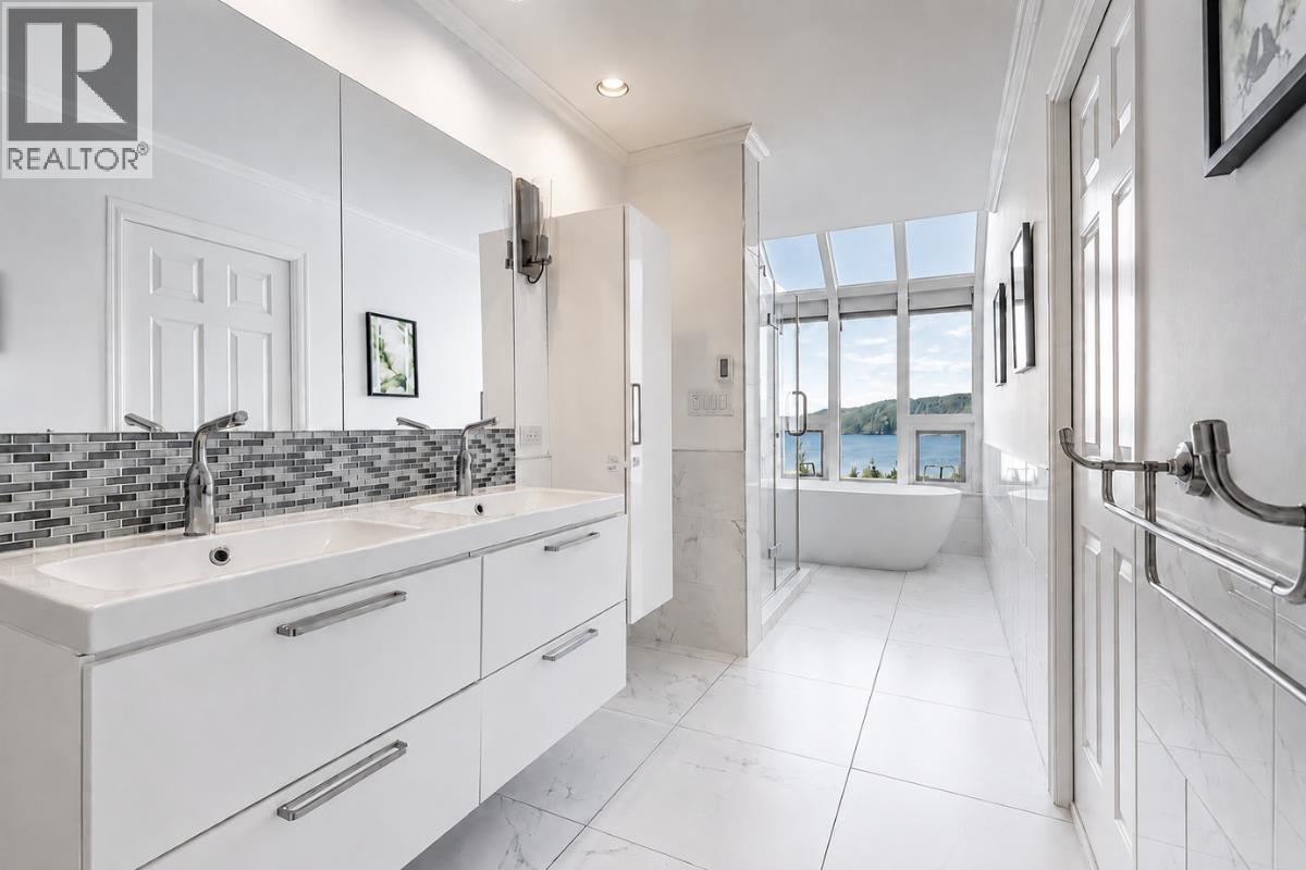 90 TIDEWATER WAY, Lions Bay