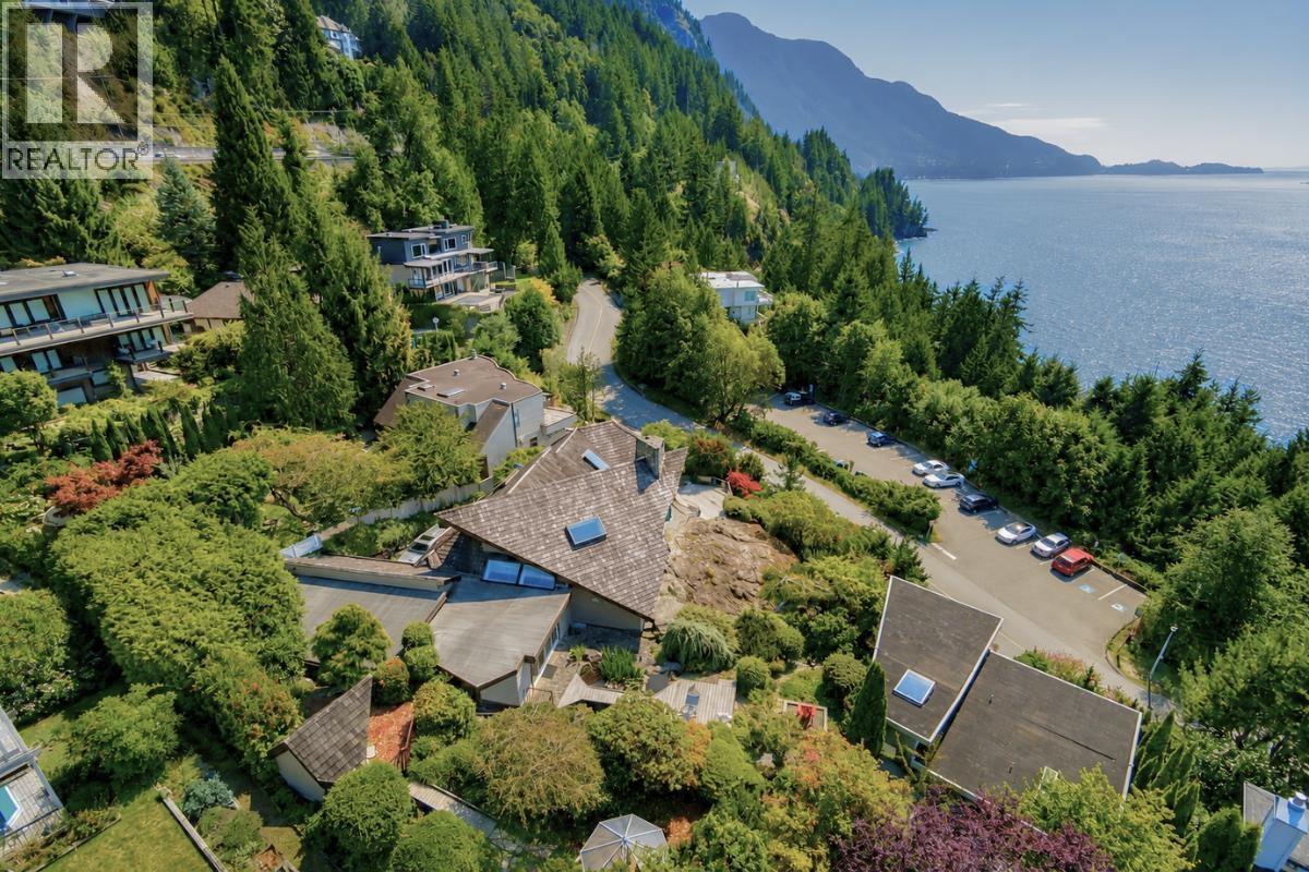 90 TIDEWATER WAY, Lions Bay