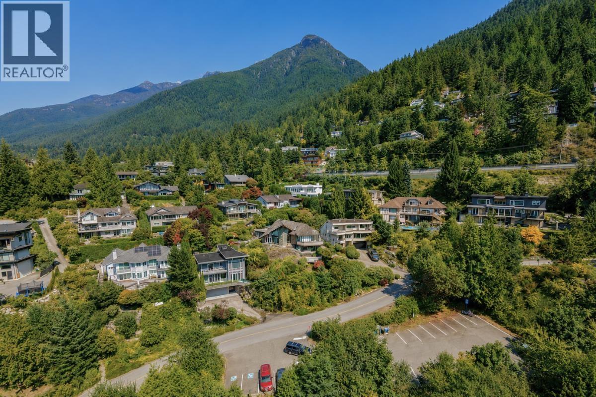 90 TIDEWATER WAY, Lions Bay