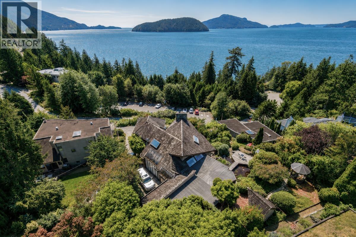 90 TIDEWATER WAY, Lions Bay