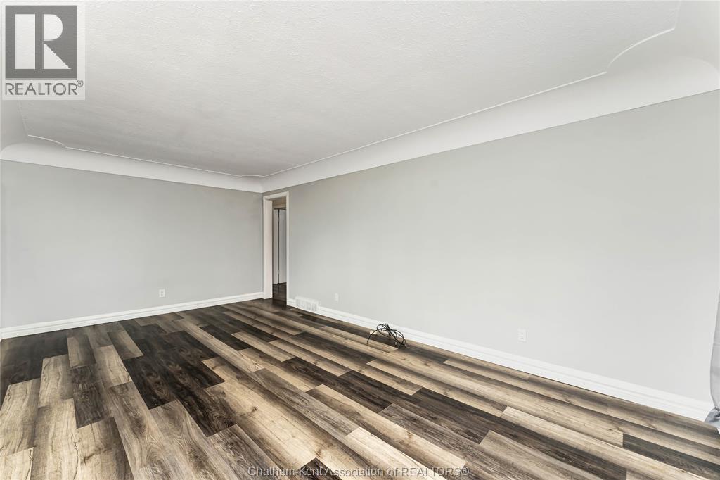 864 MCNAUGHTON AVENUE East - 9