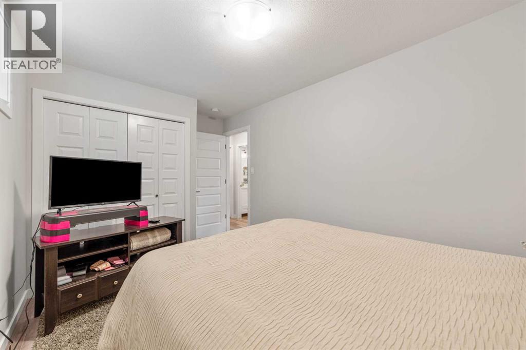 648 Aquitania Boulevard W - Image 37