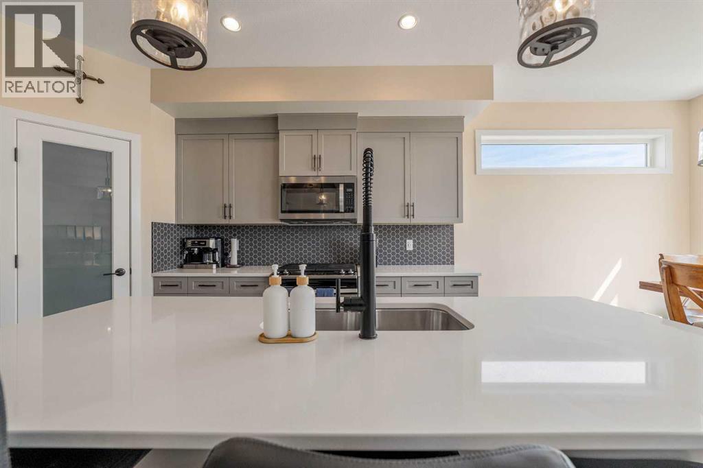 648 Aquitania Boulevard W - Image 7