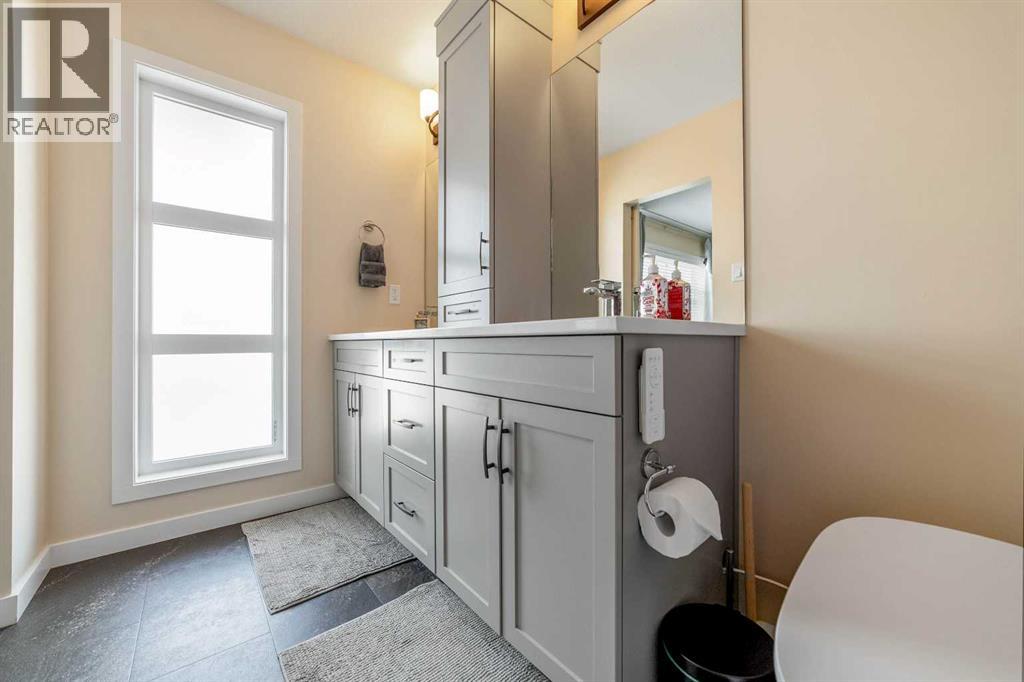 648 Aquitania Boulevard W - Image 28