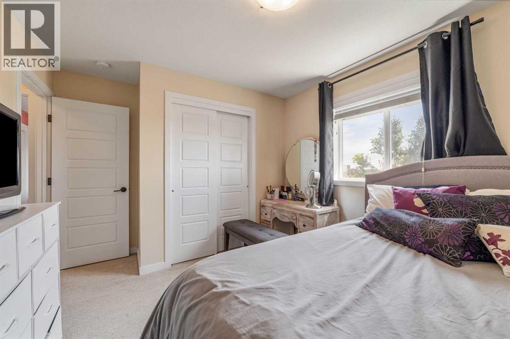 648 Aquitania Boulevard W - Image 33
