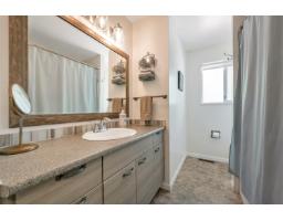 9275 155 Street, Surrey, BC V3R9B3 Photo 17