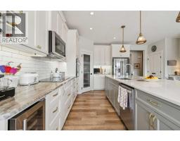 5pc Bathroom - 14 Riviera View, Cochrane, AB T4C0Y7 Photo 10