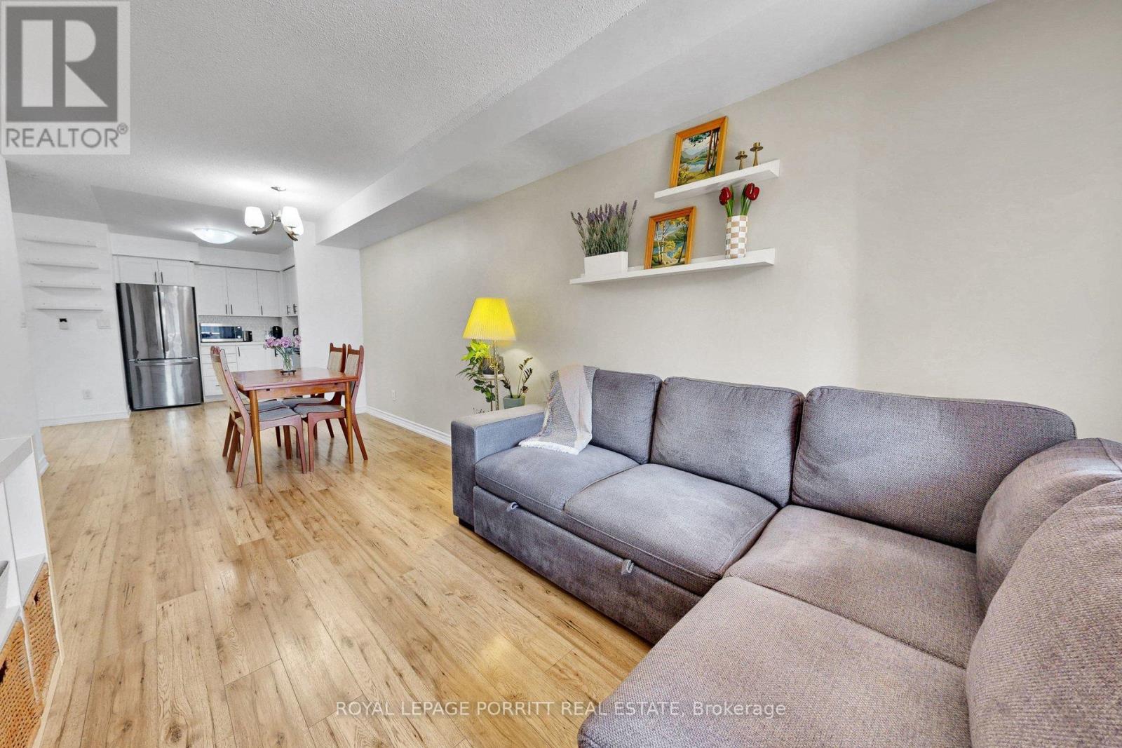 #927 3888 DUKE OF YORK BOULEVARD - Image 19