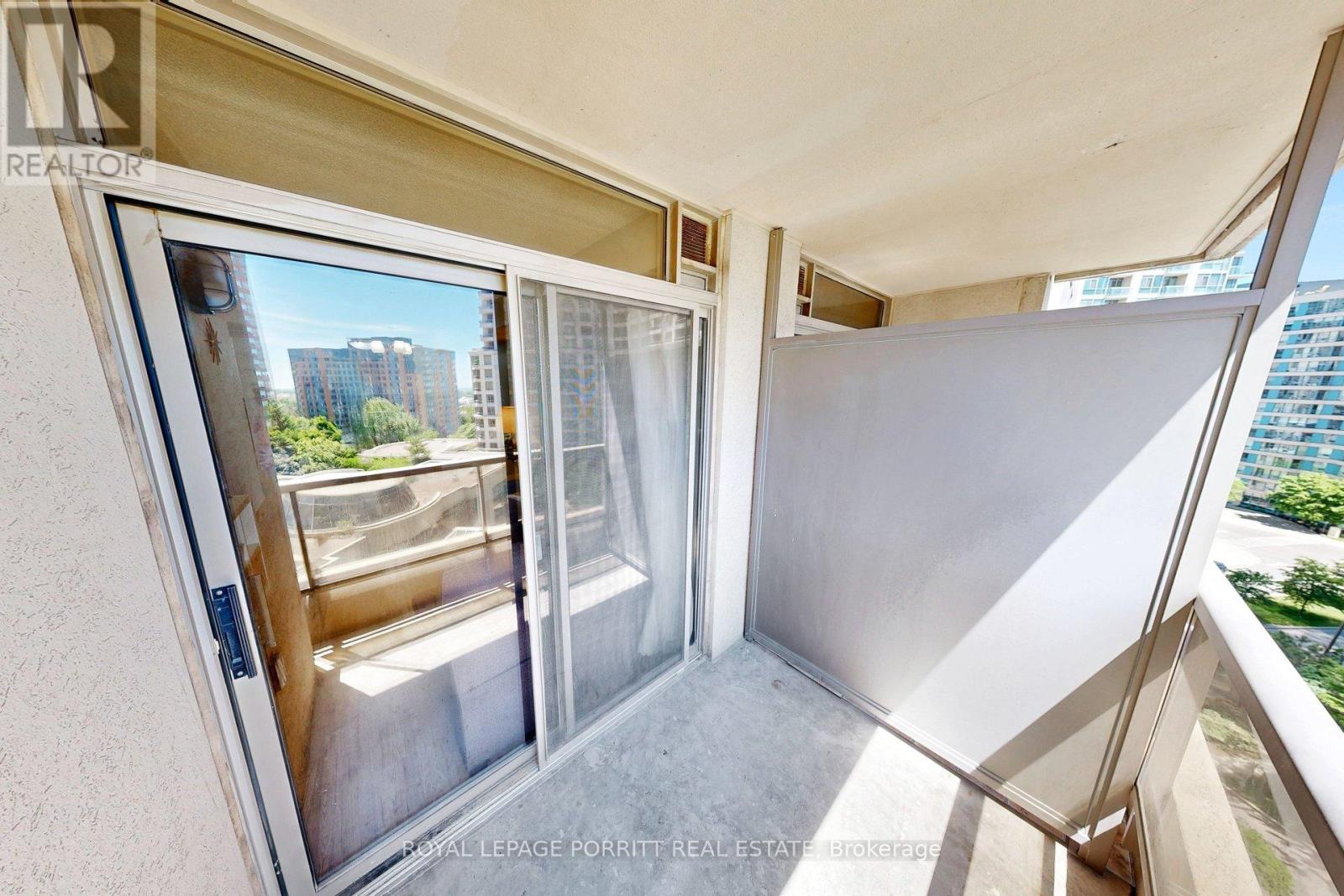 #927 3888 DUKE OF YORK BOULEVARD - Image 25