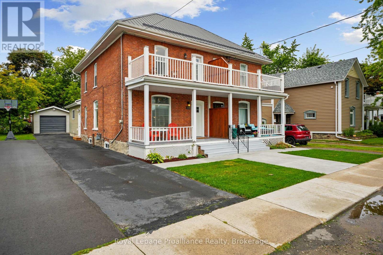 Property for sale at 104 INKERMAN STREET