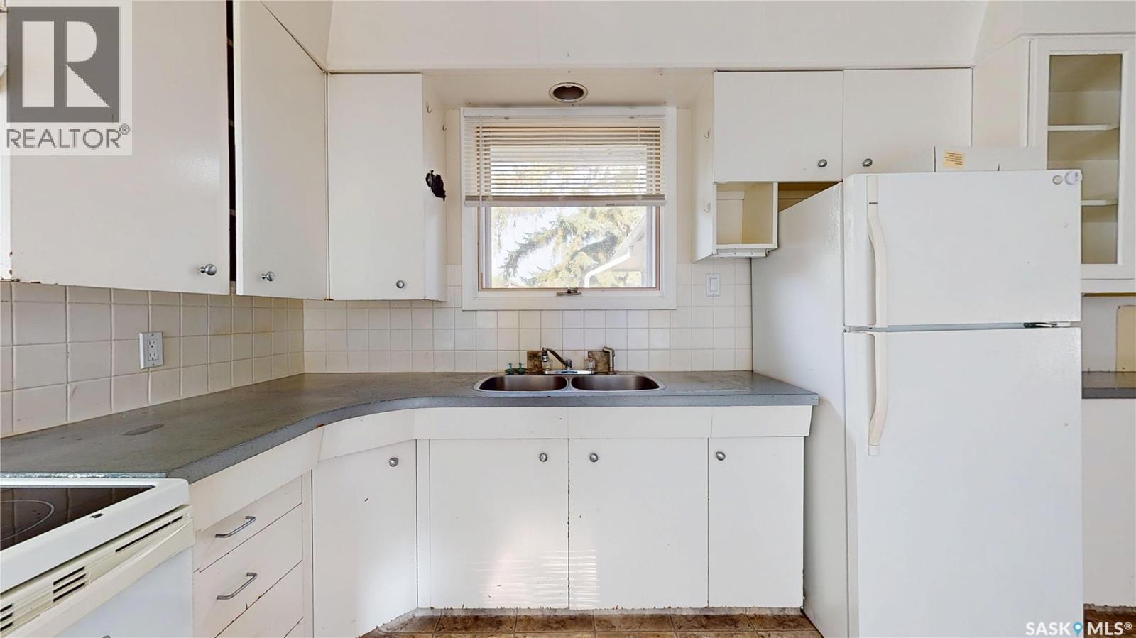 2255 QUEEN STREET - 7
