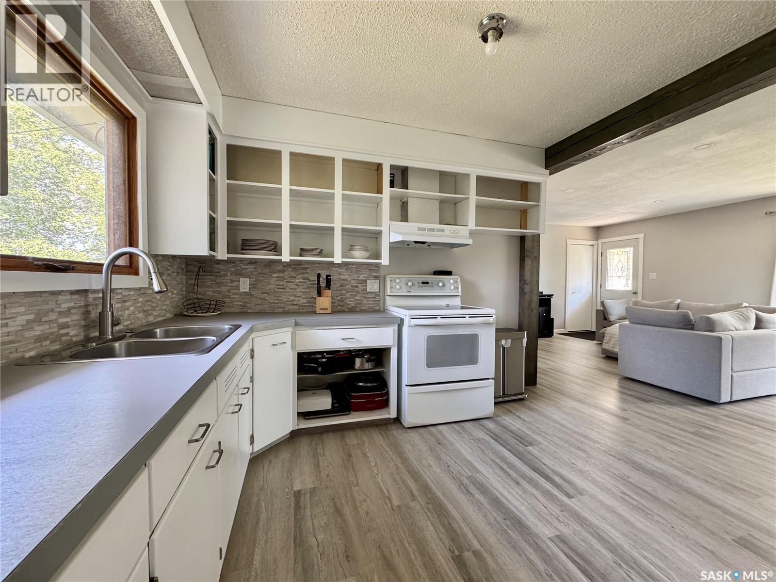 130 1st AVENUE N - Image 4