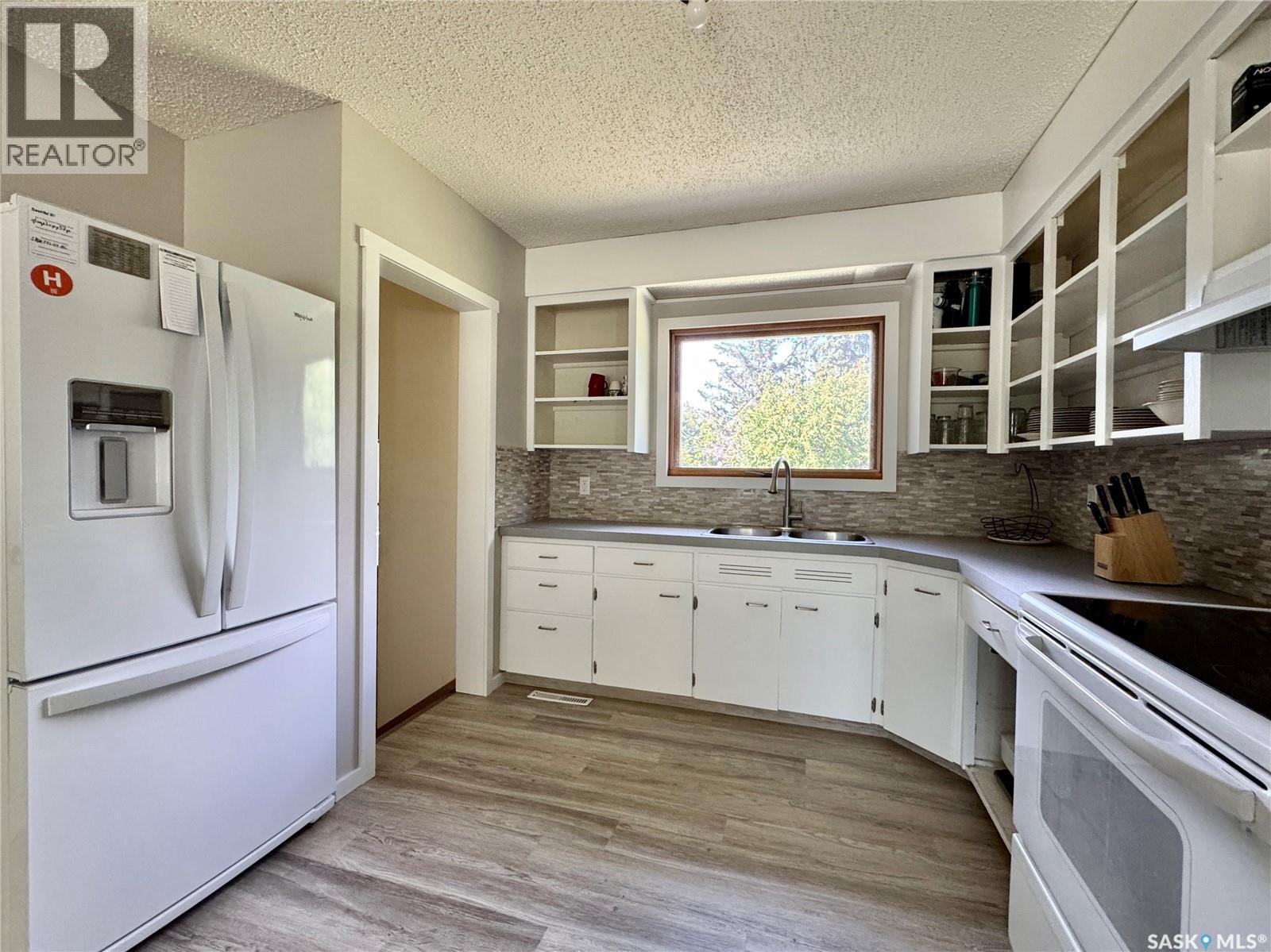 130 1st AVENUE N - Image 6