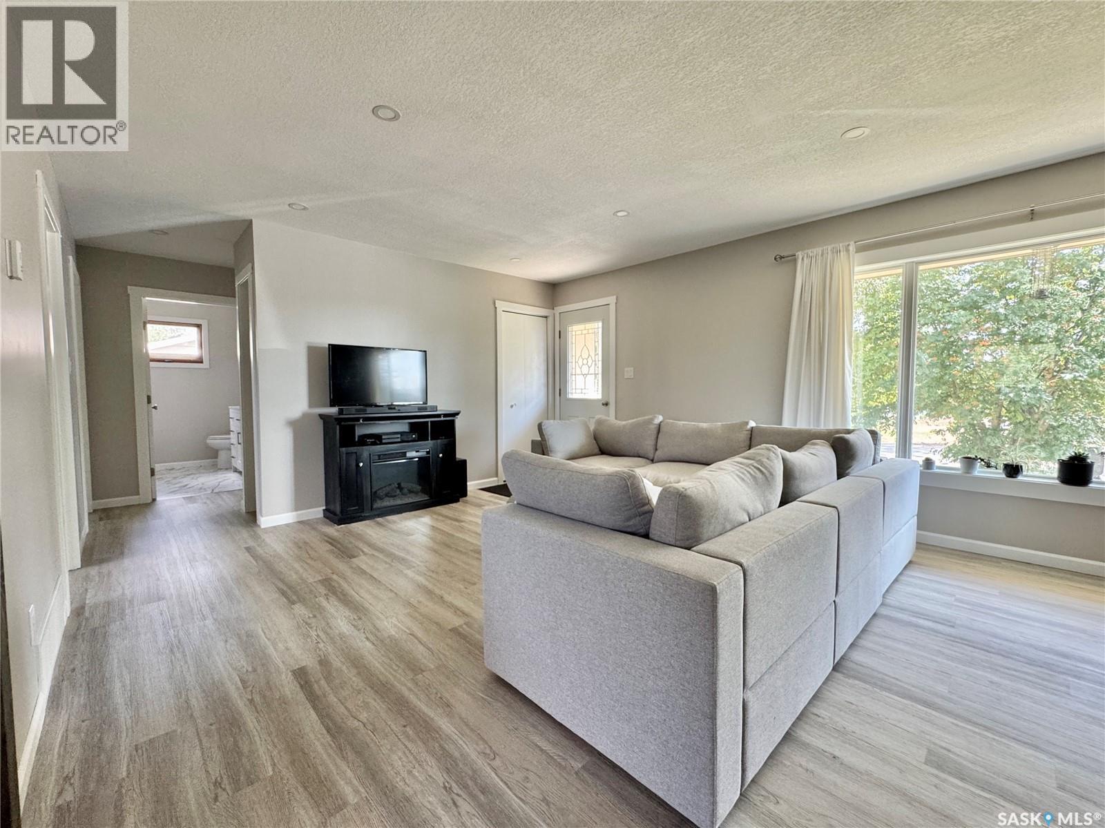 130 1st AVENUE N - Image 9