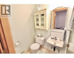 Enclosed porch - 3409 Oceanview Drive, Daajing Giids City, BC V0T1S0 Photo 17