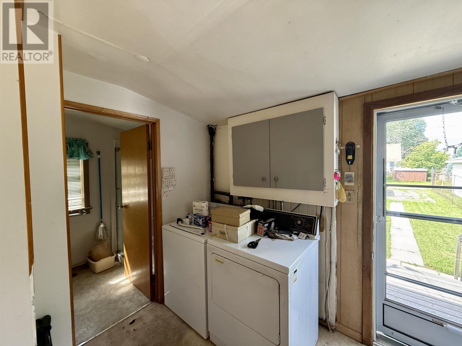 711 Brodie ST N - 10