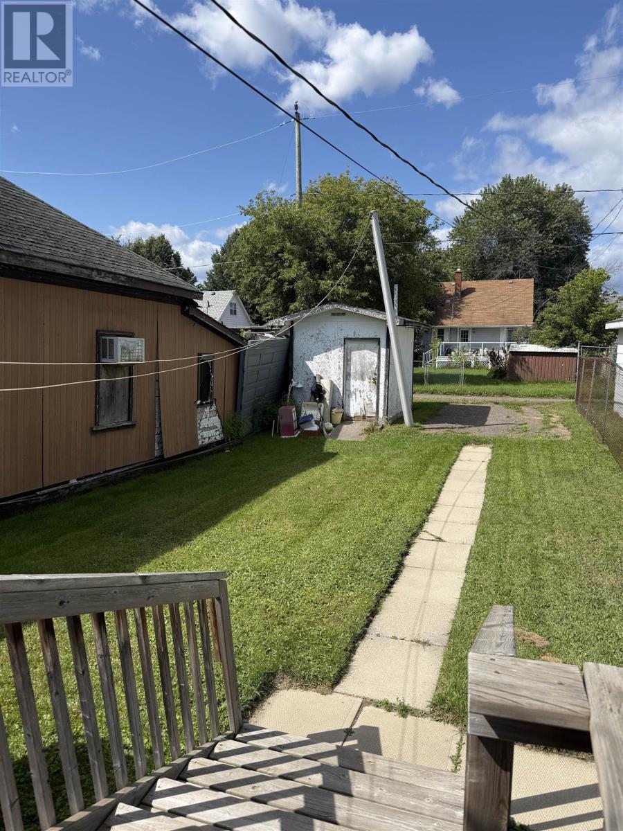 711 Brodie ST N - Image 11