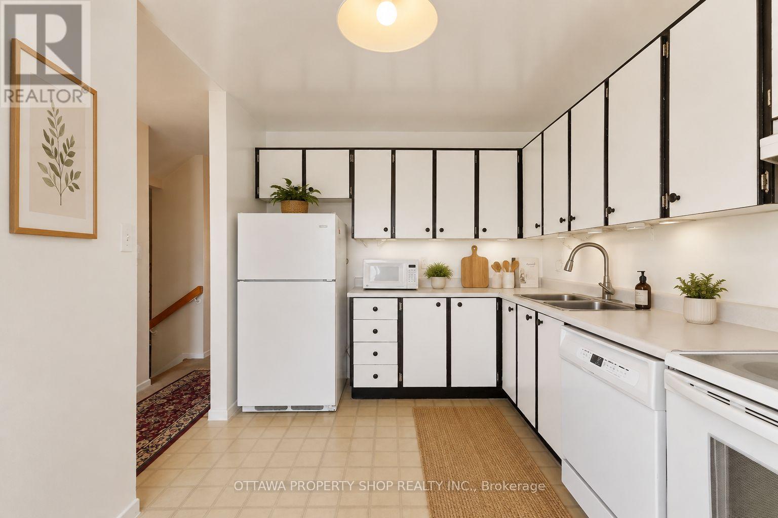 #78 3344 UPLANDS DRIVE - 7