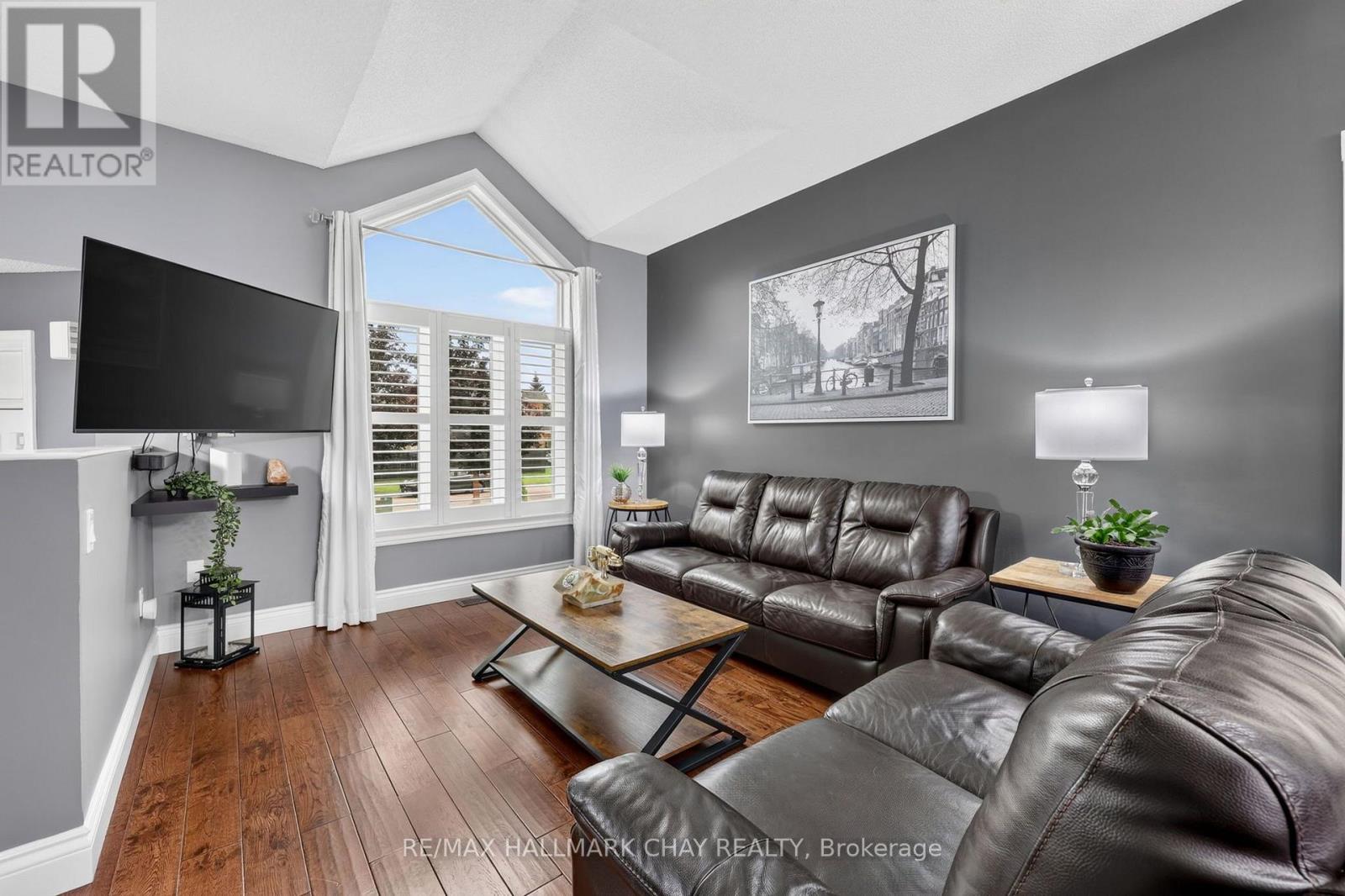 1925 EMERALD COURT - 2