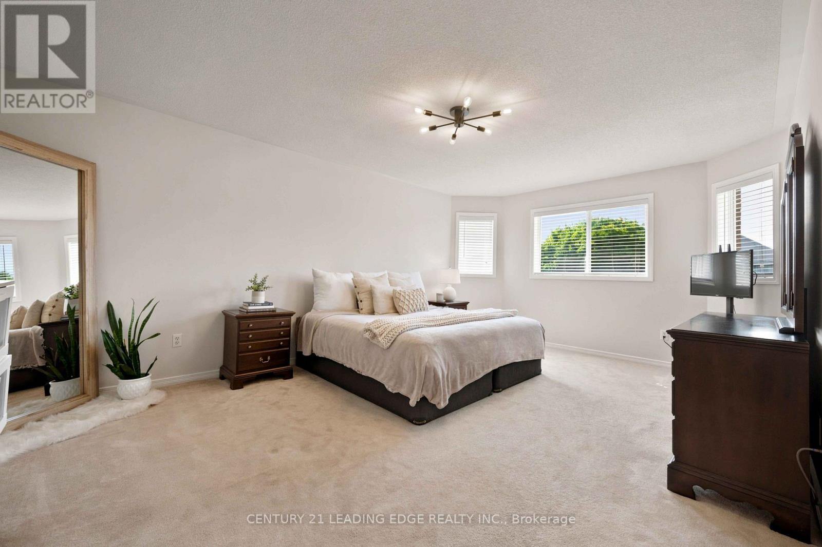 16 BOLSTER LANE - Image 19