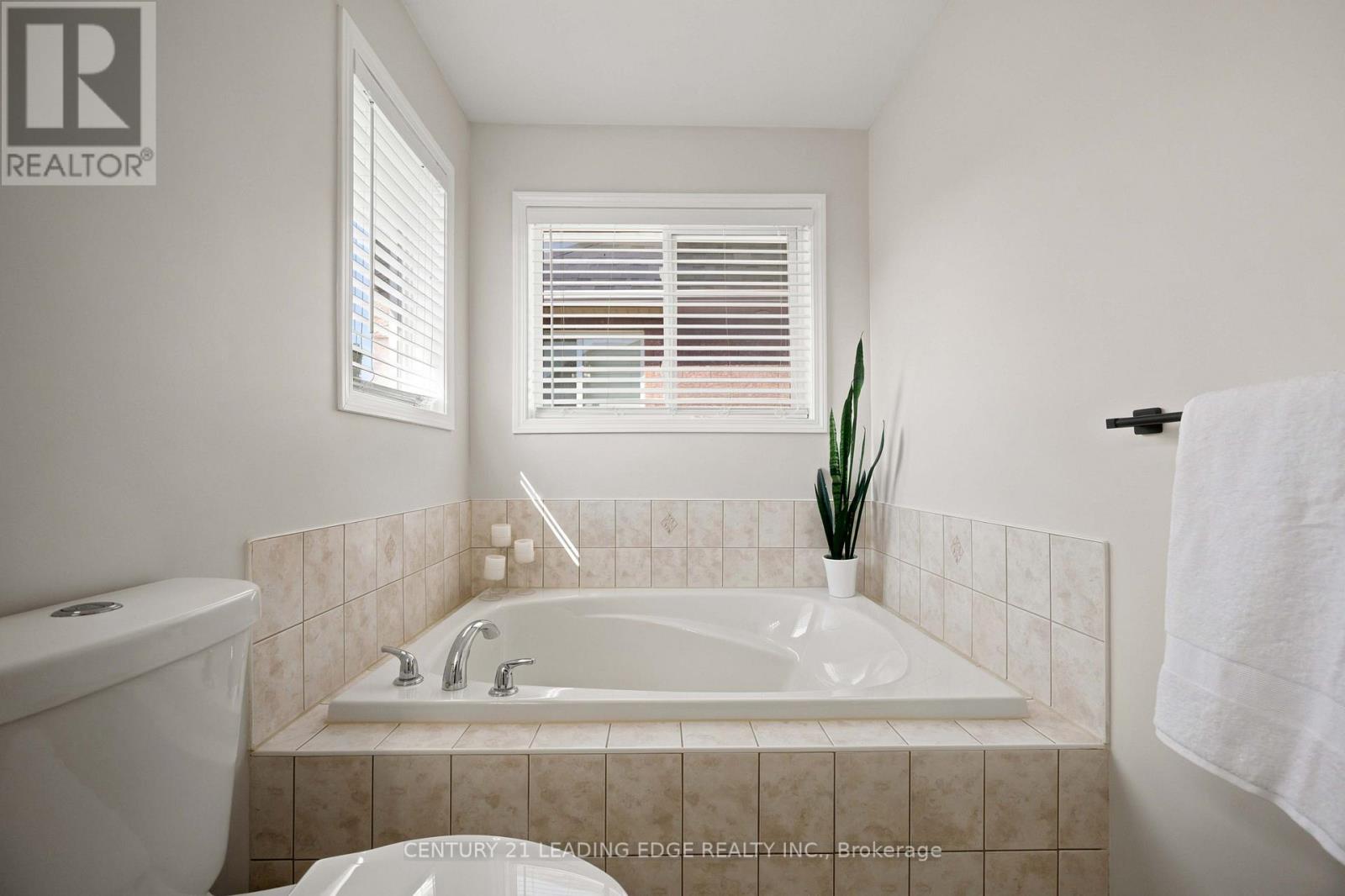 16 BOLSTER LANE - 22