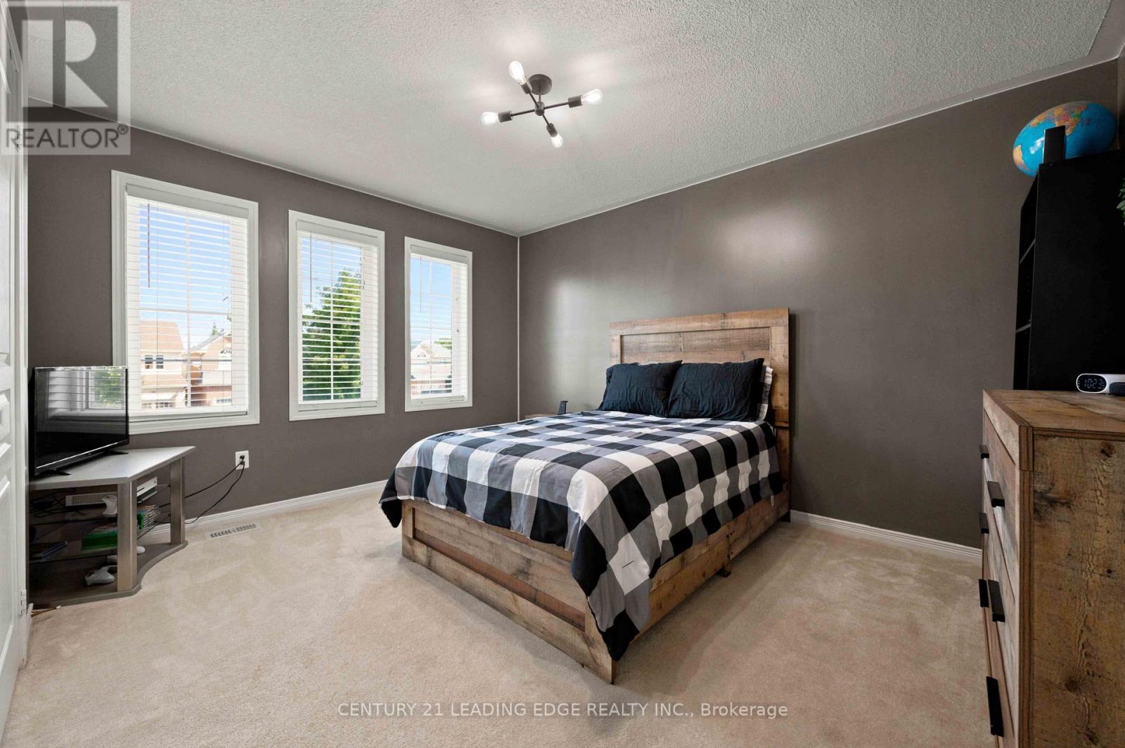 16 BOLSTER LANE - Image 23
