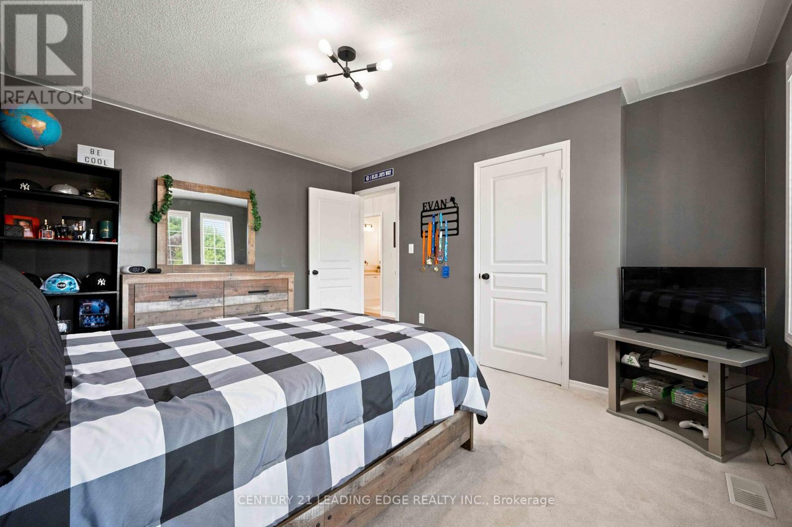16 BOLSTER LANE - Image 24