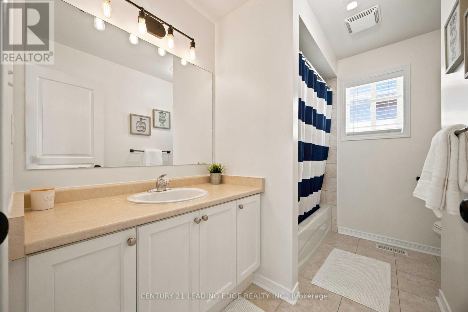 16 BOLSTER LANE - Image 25