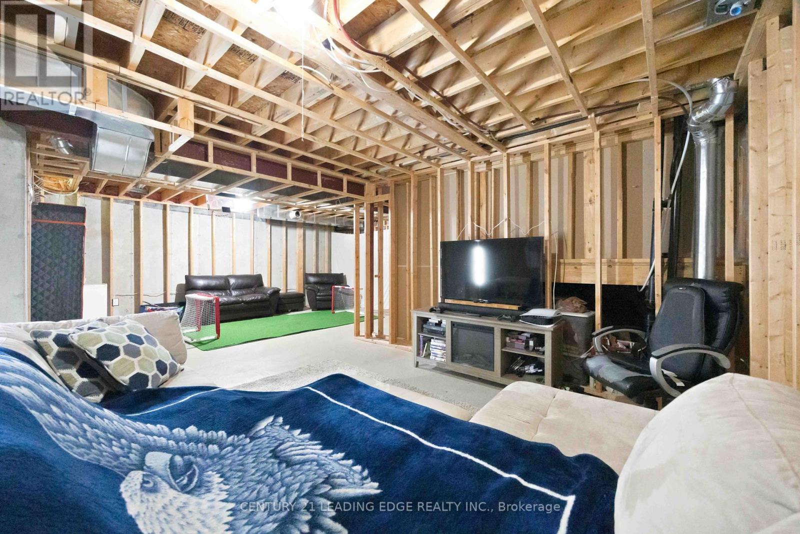 16 BOLSTER LANE - 30