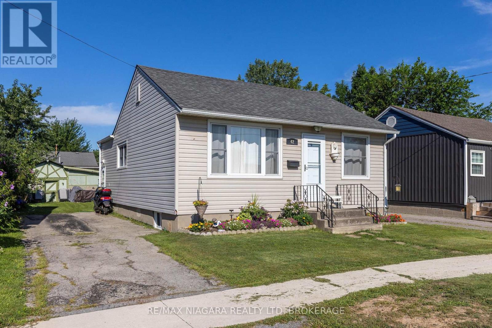 42 DOUGLAS STREET - 17