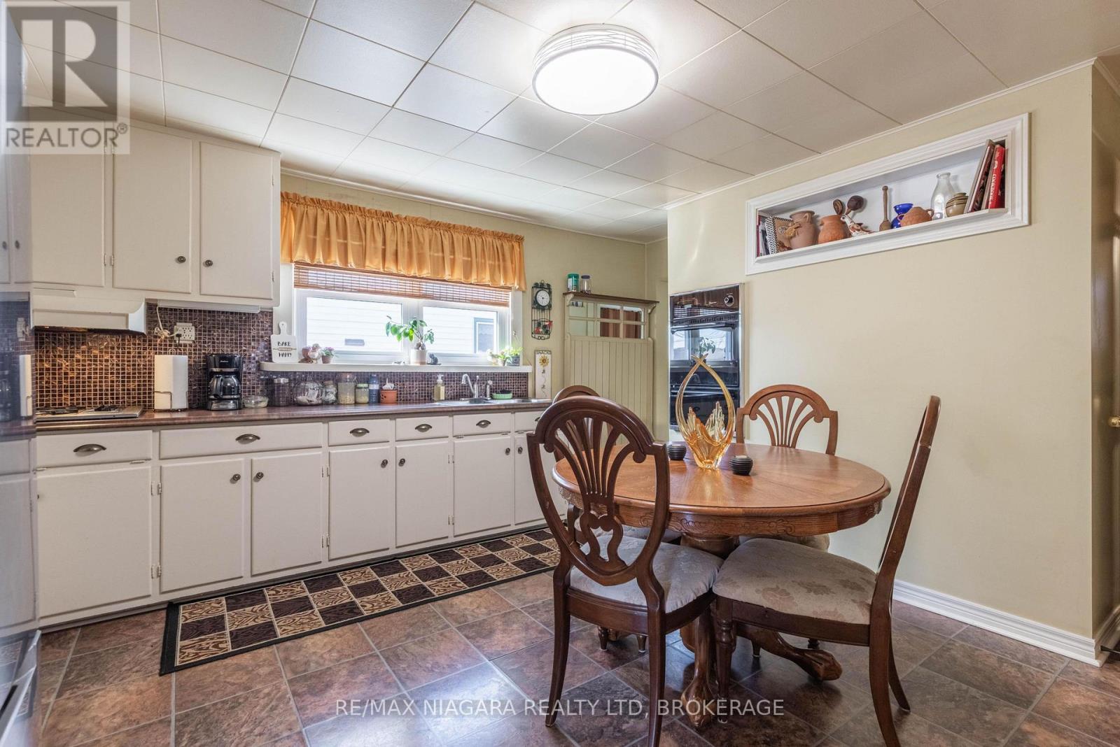 42 DOUGLAS STREET - Image 7