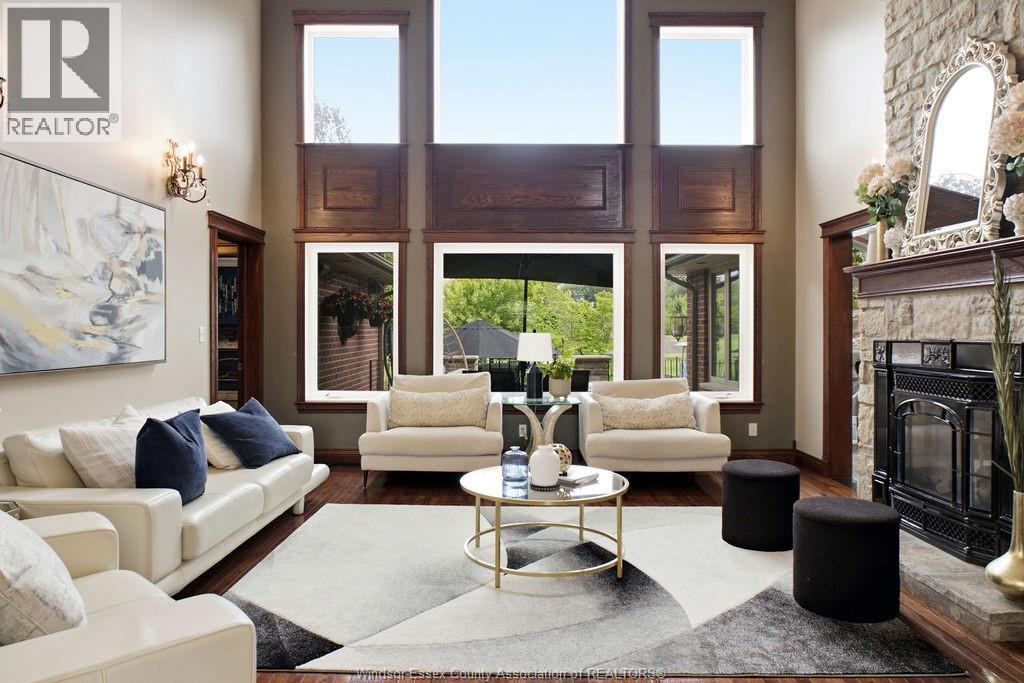 205 CLUBVIEW DRIVE - 11