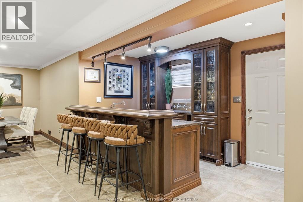 205 CLUBVIEW DRIVE - 34