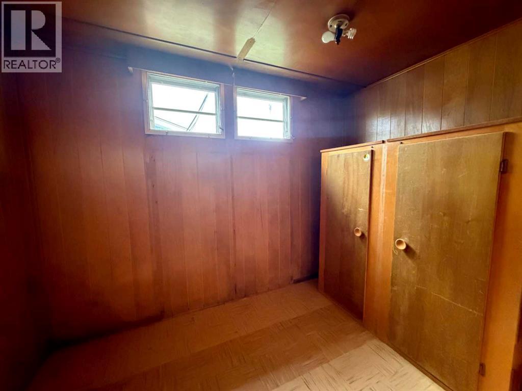 5139 51 Avenue - 10