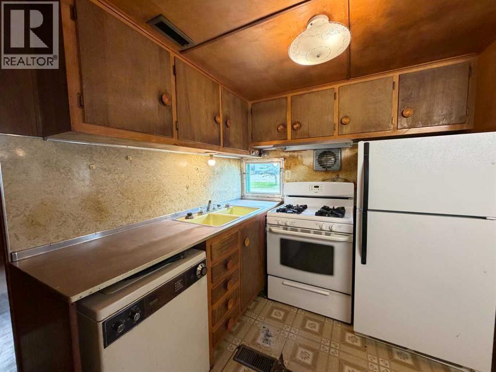 5139 51 Avenue - 7