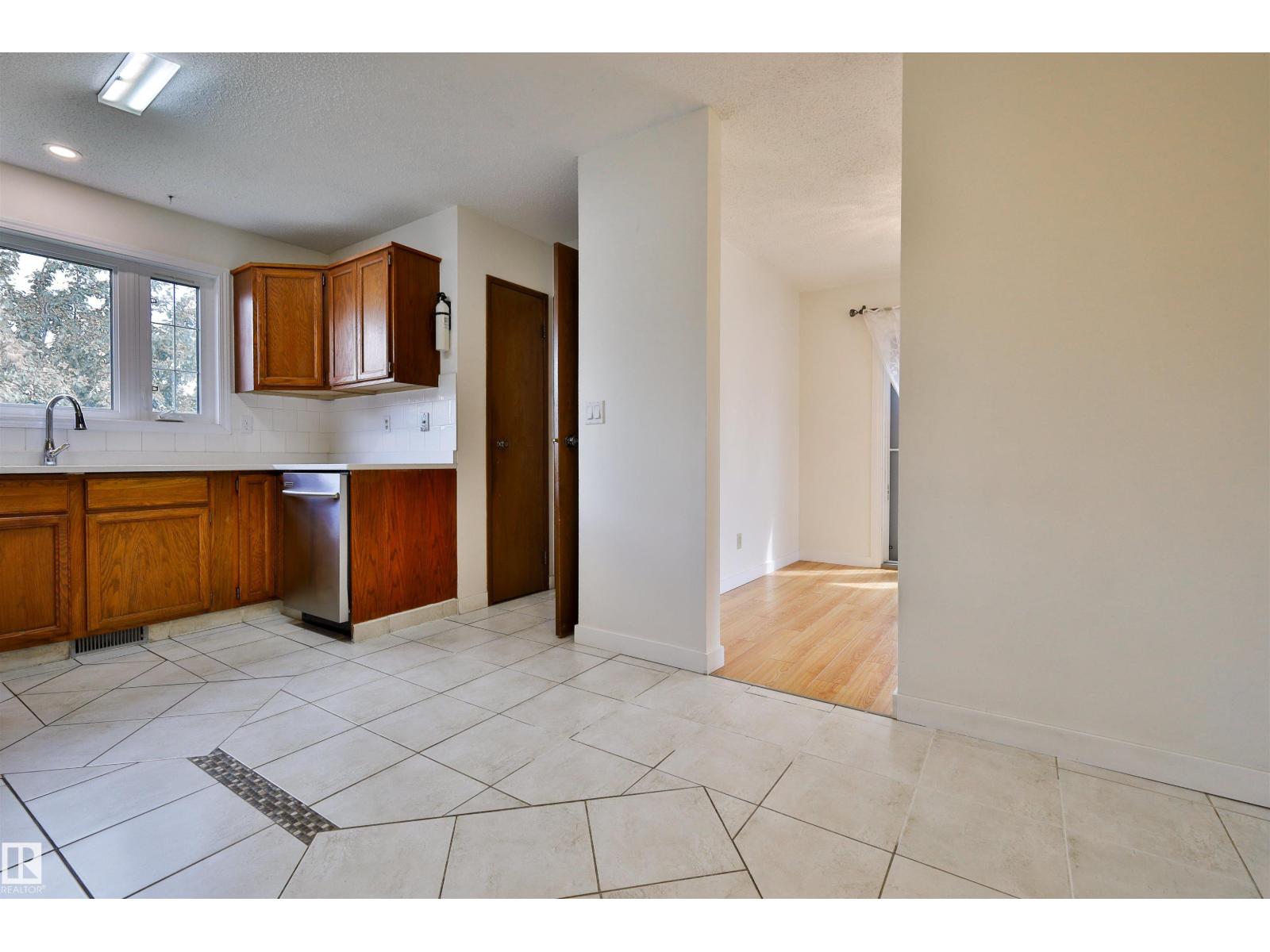 12229 39 ST NW - 7