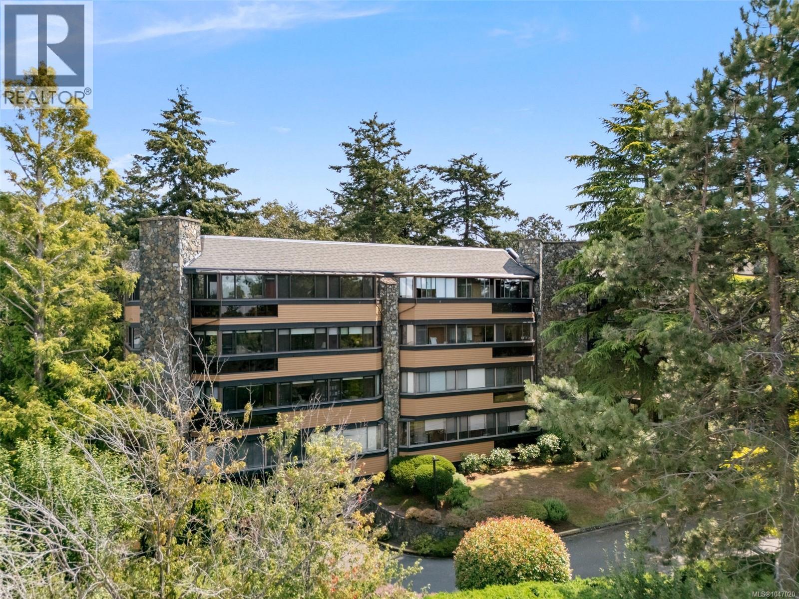 104 1106 Glenora Pl, Saanich