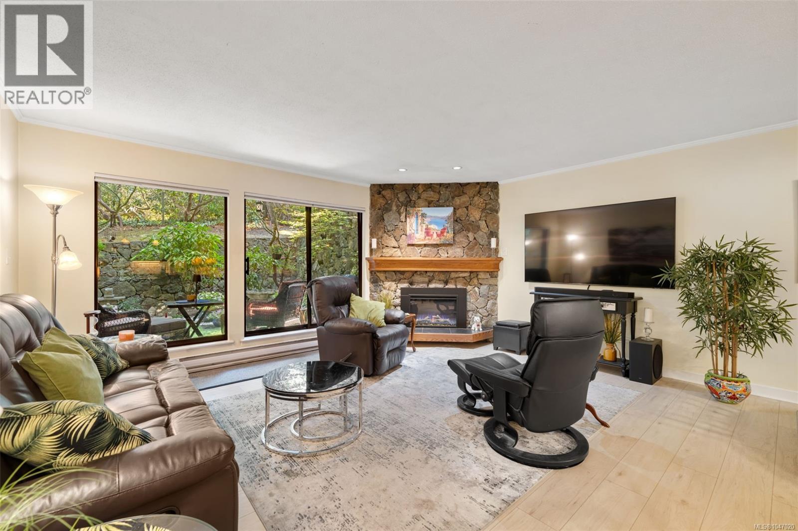 #104 1106 Glenora Pl - 2